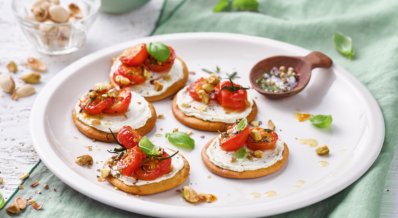 Pizzetten mit Philadelphia Kräuter und Tomaten